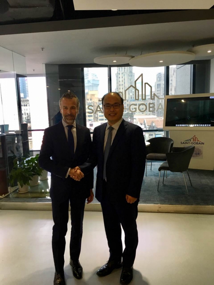 ������������μ������г����ʾ�����ѯίԱ��ִ����ϯ